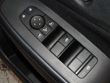 電動格納式ドアミラー・パワーウインドウを装備しています。