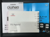 スマートキーは鍵をバッグに入れたままでもドアロックの開閉やエンジンのON・OFFができます。夜間や雨の日も鍵を探さなくて良いので便利です。