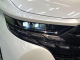 【LEDヘッドライト】悪天候や夜間走行時も良好な視界を確保し安心して運転できる高輝度LEDヘッドライトを装備!点灯速度が早く、消費電力も抑えられています。