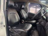 運転席も広々としており運転しやすい環境を実現しています☆