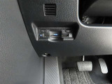 ETC!料金所も止まる事無くスイスイです!窓を開ける必要も無いので雨や花粉、排気ガスの浸入もありません!今や必需品ですネ!