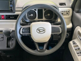 インテリアに合わせたデザインのステアリングは、運転される方のことも考え、運転しやすい形状、大きさです。是非一度、実際に触ってお確かめください。