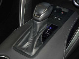 電動パーキングブレーキ・ブレーキホールドを装備してます。ホールド機能は信号待ちが多い一般道で疲労軽減になり、大好評です!
