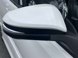 最近よく目にするドアミラーウインカー。単なる流行ではありませんよ!前や横からの視認性がよくなり、安全に寄与する装備です☆