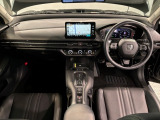 使いやすいレイアウトのダッシュボード周辺です。オートエアコンや小物入れなど嬉しい装備が満載です。