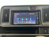 純正SDナビを装着しています。Bluetooth(ブルートゥース)・USB接続/CD再生/フルセグ視聴など使用できます。