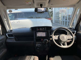 【運転席・インパネまわり】ハンドル・シート・フロアーなど隅々までプロによるクリーニング済み☆彡キレイな車内でドライブが一層快適にお楽しみいただけます!!