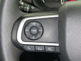 ステアリングスイッチ装備!運転しながら手元でオーディオの操作などができます。