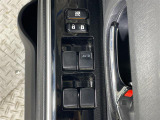 【パワーウインドウ】運転席のスイッチで、各席の窓ガラスの開閉ができます!あると便利ですよね!