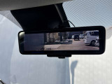 大好評「インテリジェントルームミラー」!車両後方のカメラ映像がミラーに映るので、乗員や荷物が多くても安心♪夜間や悪天候の日でもクリアな映像で視界良好です◎