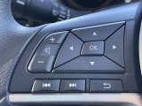 ハンドルから手を離さずにオーディオの操作ができるステアリングスイッチ付