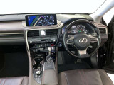 すっきりとしたデザインの内装は、さすがトヨタ車の上品さを感じます。