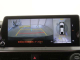 パノラミックビューモニター付きです。車両を上から見たような映像をディスプレイオーディオ画面に表示。運転席からの目視だけでは見にくい、車両周辺の状況をリアルタイムでしっかり確認できます。
