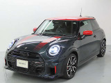フロントフェイスはMINIアイコンとして永らく愛されるデザイン性の良さと、ブランドの魅力を感じる事ができます。