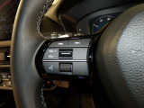 【ステアリングリモコン】ステアリングにオーディオ調節可能なスイッチが装備されていますので運転中でも視線をそらさずにオーディオの調節が可能です!