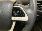 ステアリング右側にメーター操作スイッチ・車間距離切り替えスイッチ・LDA(レーンディパーチャーアラート)スイッチ・ステアリングヒータースイッチが付いています。