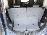 日常の使用に十分な広さの荷室です♪簡単な操作でシートアレンジもできます♪