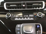 オートエアコンを装着しておりますので車内をお好みの快適な温度に保つことが可能です!