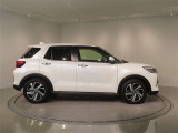スーパーUVカット・IRカット機能付グリーンガラス(フロントドア)&UVカット機能付プライバシーガラス(リヤドア・リヤ)