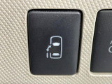 【パワースライドドア】スマートキーや運転席のスイッチでスライドドアの開閉が可能♪電動だから力を入れてドアを開ける必要が無く、小さいお子様でも、重い荷物を持っている時もラクに開け閉めできます♪