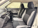 トヨタ中古車「まるごとクリーニング」施工済。外装はもちろん内装はシートを外して見えない所まで徹底洗浄しています。