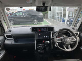 【運転席・インパネまわり】ハンドル・シート・フロアーなど隅々までプロによるクリーニング済み☆彡キレイな車内でドライブが一層快適にお楽しみいただけます!!