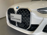 BMWの伝統の丸目4灯ヘッドライトでございます。LEDライトで視認性もよく明るく安全性の向上につながります。
