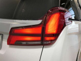 LEDテールライトです。省電力、高輝度のLEDは明るく照らすので夜間運転時の視認性を高めます。スタイリッシュな見た目で細かいところもこだわりたいあなたに!