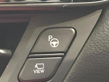 【アドバンストパーク】専用スマートフォンアプリの使用で、車外から遠隔駐車・出庫が可能な先進機能。広い場所で乗り降りしたい時に便利です♪
