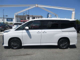 車両の乗降りがしやすい低いステップと、アシストグリップも持ちやすい位置にあります!