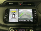 上からの視点で狭い駐車場への駐車に役立つ、アラウンドビューモニター対応メモリーナビ装備。