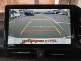バックカメラ搭載!前席の液晶モニターに自車両の後方映像を表示♪車両後方の状況を把握できるようにし、スムーズな駐車が可能になります!