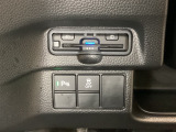 Hondaセンシング用の、VSA(ABS+TCS+横滑り抑制)解除スイッチなどはハンドルの左側に装備しています。その上にETCがついています。高速道路の料金所の通過も楽々です。