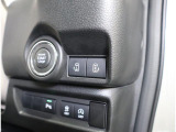 運転席にいながら後席電動スライドドアの開閉が可能です。
