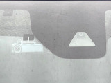 【エマージェンシーブレーキ】走行中に前方の車両等を認識し、衝突しそうな時は警報とブレーキで衝突回避と被害軽減をアシスト。より安全にドライブをお楽しみいただけます。