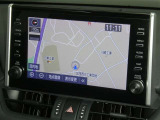 【9インチ純正ナビ】純正ナビを装備。タッチパネル式で使いやすく、詳細地図により目的地をピンポイントで設定できます。初めての道でも迷いにくく、ロングドライブも快適ですよ♪
