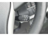 アクセルから足を離しても設定速度で走り続けてくれます。高速道路での長距離移動が楽になりますよ♪
