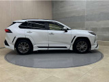 全車1年間の走行距離無制限のロングラン保証付きです。また、さらに安心をお求めの方には1年〜2年の保証延長ができる「ロングラン&alpha;保証」(有償)もお選びいただけます。
