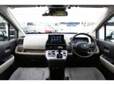 ノイズレスな水平基調で視界はすっきり。車両感覚もつかみやすく、ミニバンならではの目線の高さで見通しも良好!ゆとりをもって運転できます♪