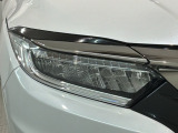 LEDヘッドライトは、点灯の瞬間から最大光量を発揮し、突然暗くなるトンネルなどでの安定感を高めます。