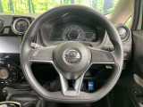 インテリアに合わせたデザインのステアリングは、運転される方のことも考え、運転しやすい形状、大きさです。是非一度、実際に触ってお確かめください。