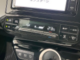 【オートエアコン】一度お好みの温度に設定すれば、車内の温度を検知し風量や温度を自動で調整。暑い&hellip;寒い&hellip;と何度もスイッチ操作をする必要はありません。快適な車内空間には必須の機能ですね♪