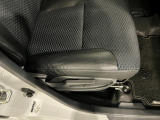 痛みの出やすい運転席シートの角、フロアマット、座面、ともに良好です