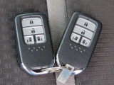 カギを取り出す手間がなく施錠開錠・エンジン始動ができる便利なスマートキーです!荷物で手がふさがっていたり、雨天時にも役立ちます☆