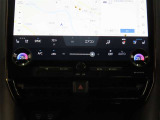 左右独立温度コントロールフルオートエアコンです。運転席、助手席それぞれで独立して温度設定ができます。冷え性の方が乗っても安心ですね♪