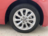 純正のアルミホイール装着。タイヤサイズは205/55R16