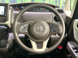 インテリアに合わせたデザインのステアリングは、運転される方のことも考え、運転しやすい形状、大きさです。是非一度、実際に触ってお確かめください。