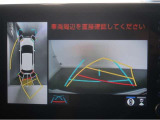 パノラミックビューモニター付きです。車両を上から見た様な映像を画面に表示。運転席からの目視だけでは見にくい、車両周辺の状況をリアルタイムでしっかり確認出来ます。