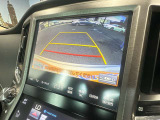 【バックカメラ】運転席から画面上で安全確認ができます。駐車が苦手な方にもオススメな便利機能です。