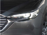 【LEDヘッドライト】悪天候や夜間走行時も良好な視界を確保し安心して運転できる高輝度LEDヘッドライトを装備。明るい上に点灯速度が早く消費電力も抑えられています。